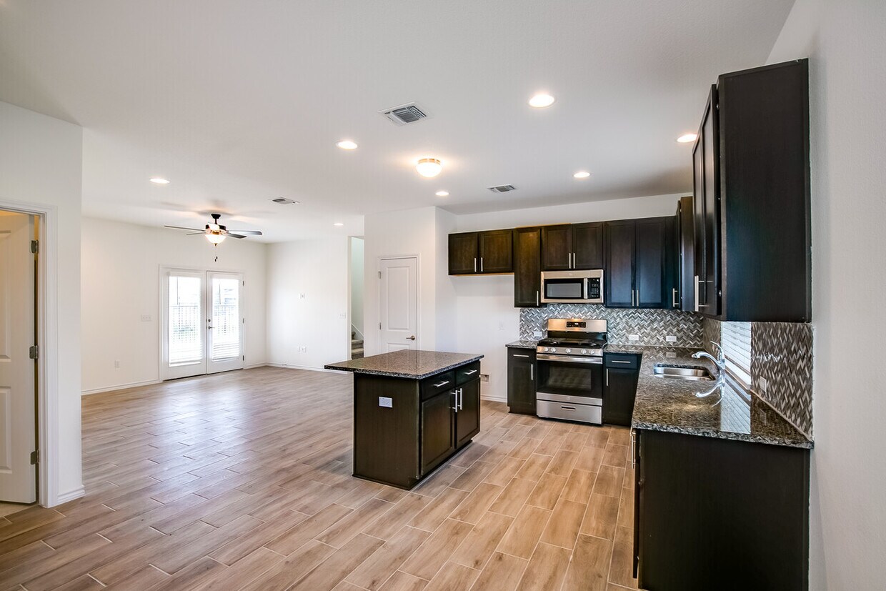 9015 Looksee Ln, Austin, Texas 78744 House for Rent in Austin, TX