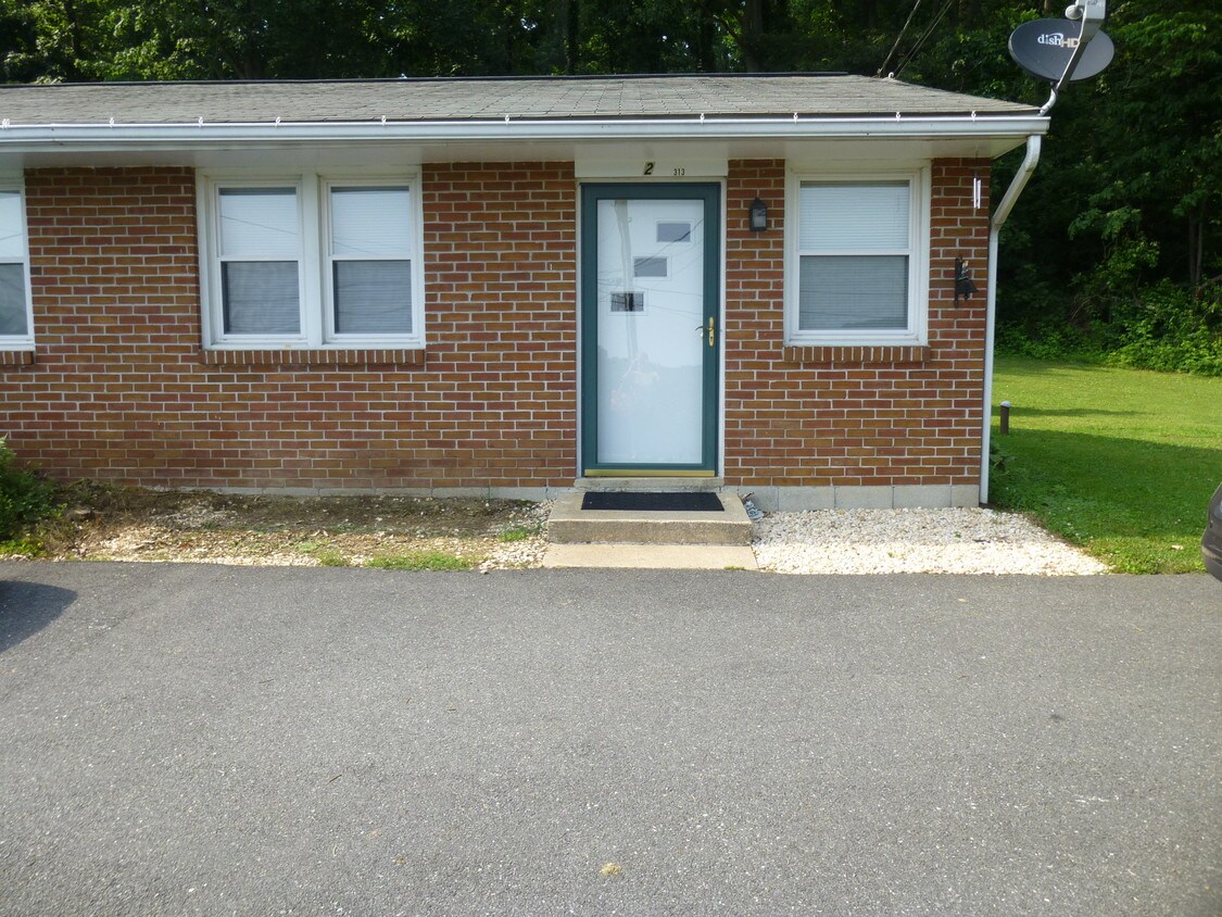 Primary Photo - 311 Hill Rd