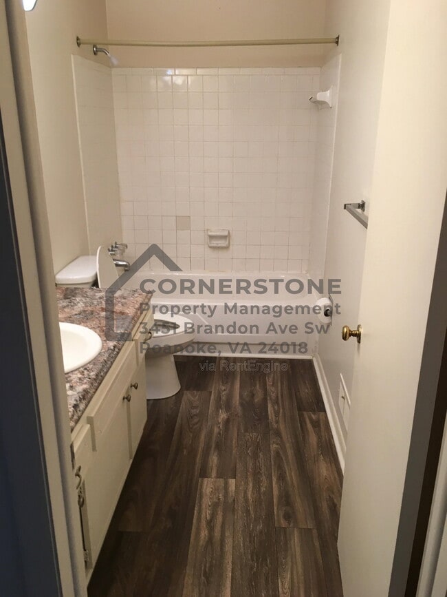 Foto del edificio - 6500 Carefree Ln