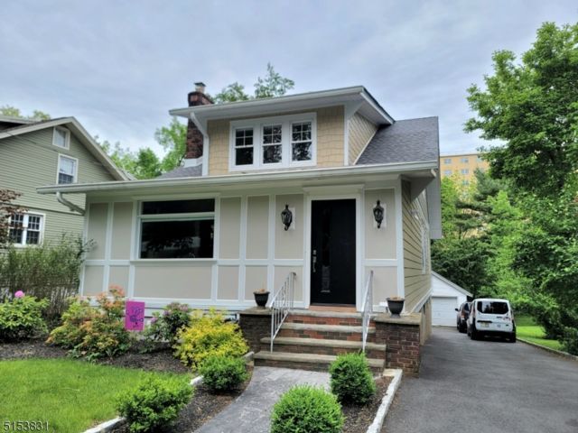 Primary Photo - 54 Ravine Ave