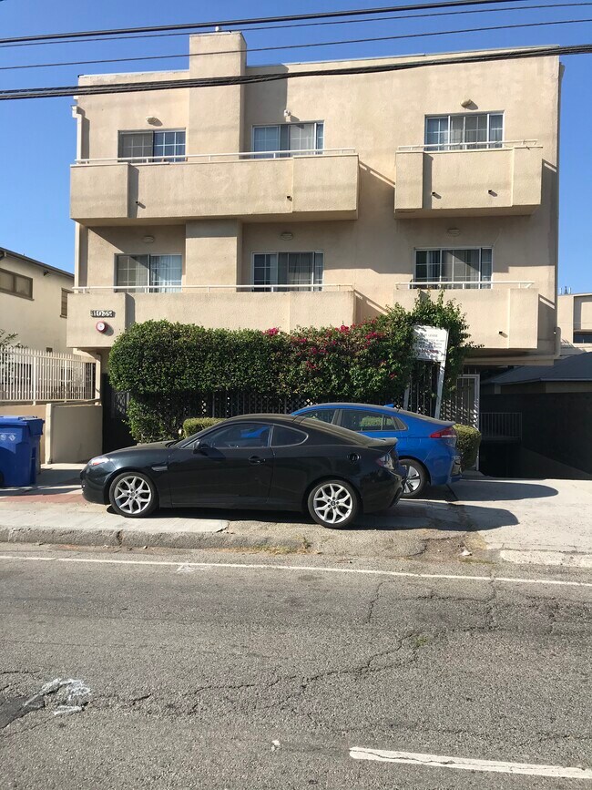 Building View - 11035 Moorpark St