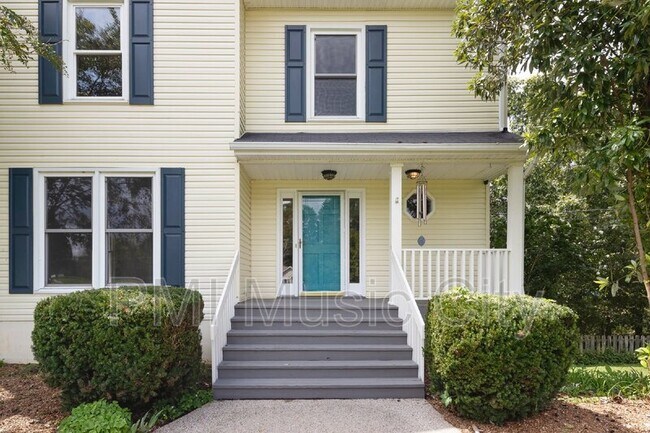 Building Photo - 1018 Rivermont Ct