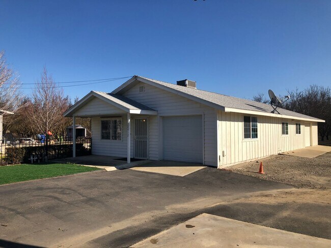 Foto del edificio - NOW AVAILABLE!! QUAINT HOME IN NEWMAN OUT IN THE COUNTRY