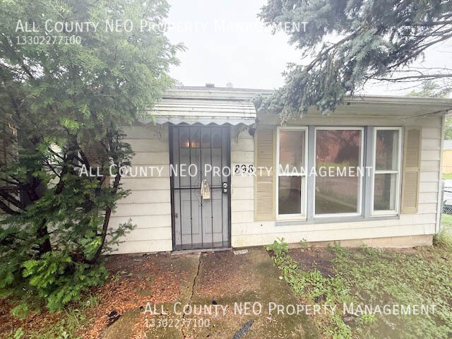 Primary Photo - 898 Wayside Rd