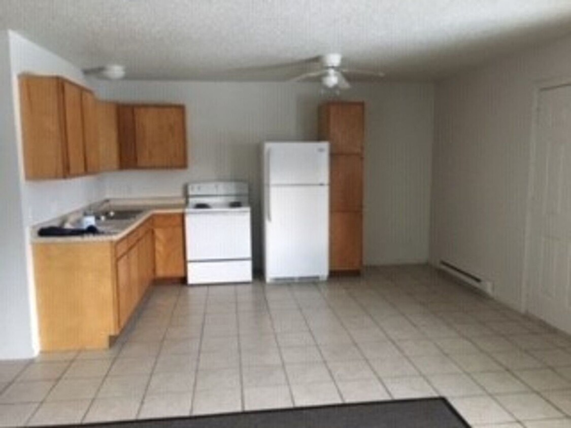 Foto principal - 3 Bedroom, Single-story Townhomes for rent...