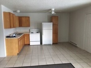 Building Photo - 403 Plaza Heights Rd