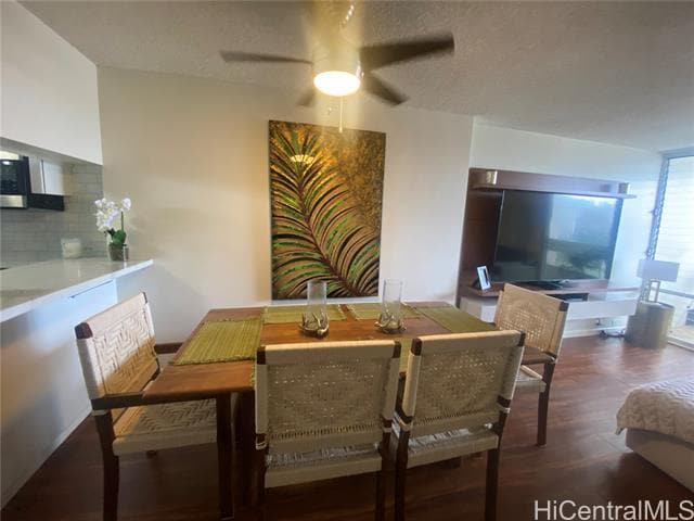 Building Photo - 555 University Ave