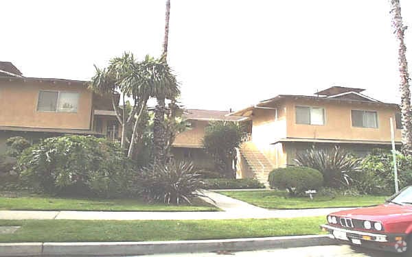 Building Photo - 10514 Moorpark St