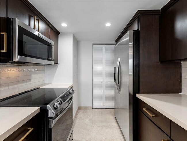 Foto del edificio - 1717 N Bayshore Dr