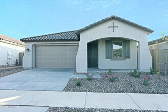 Building Photo - 1005 W Finch Dr
