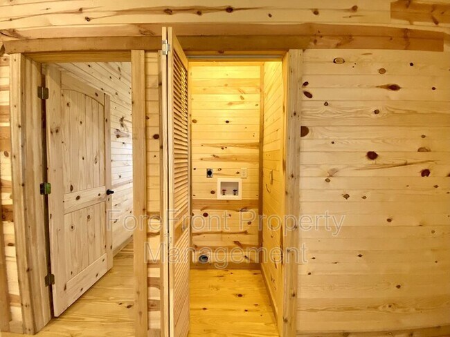 Foto del edificio - 299 Deer Creek Dr W