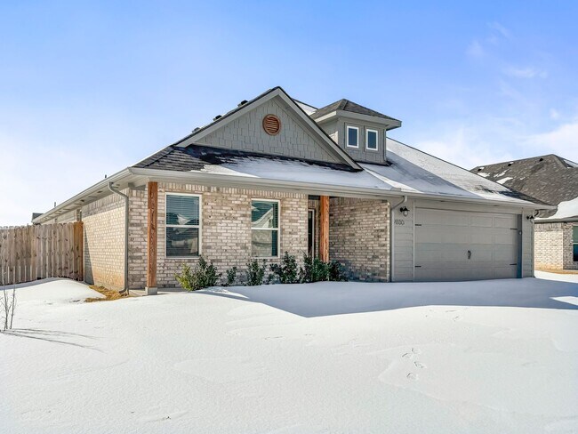 Foto del edificio - Beautiful and Nearly New 4BR 2BA Home w/ Stylish Finishes + Car Garage in Sherman