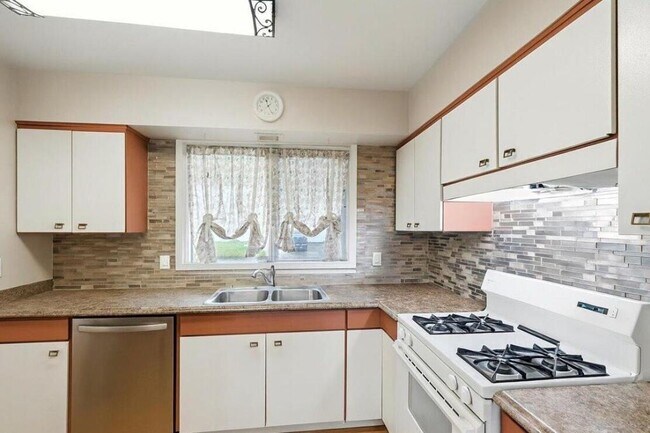 Foto del edificio - 709 Cypress Dr