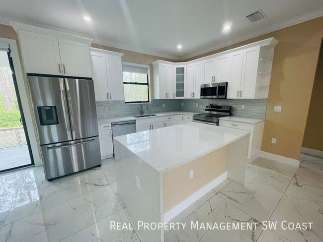 Building Photo - 4267 4th Ave SE