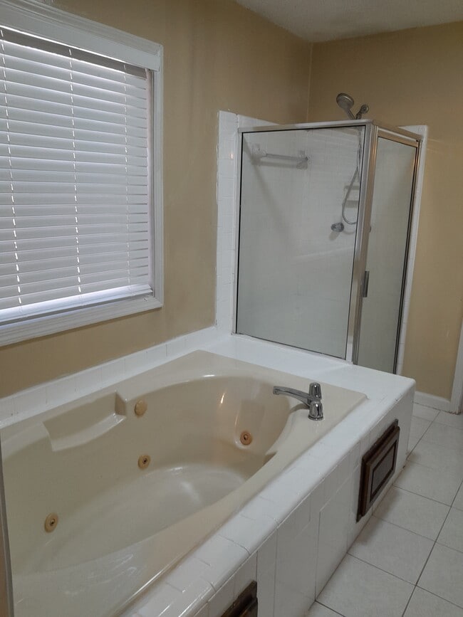 Building Photo - 6528 Battery Point