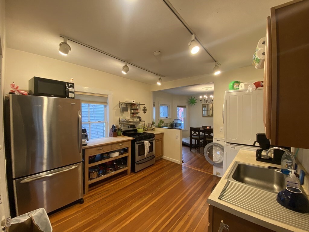 Primary Photo - 32 Sherman St