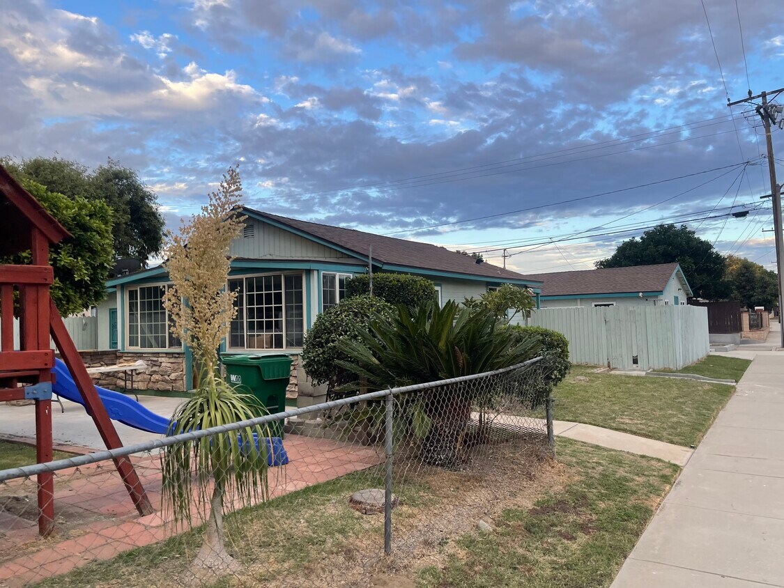 Building Photo - 13085 9th St