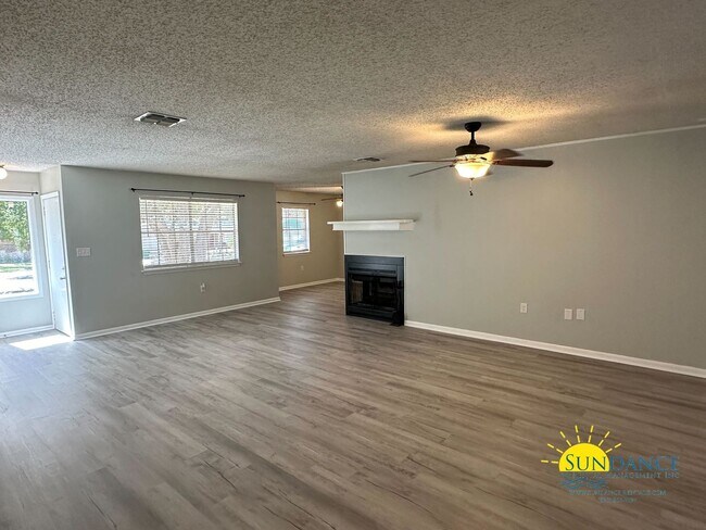 Building Photo - Charming home in the heart of Fort Walton ...