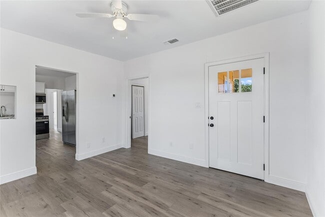 Foto del edificio - 255 Foothill Rd
