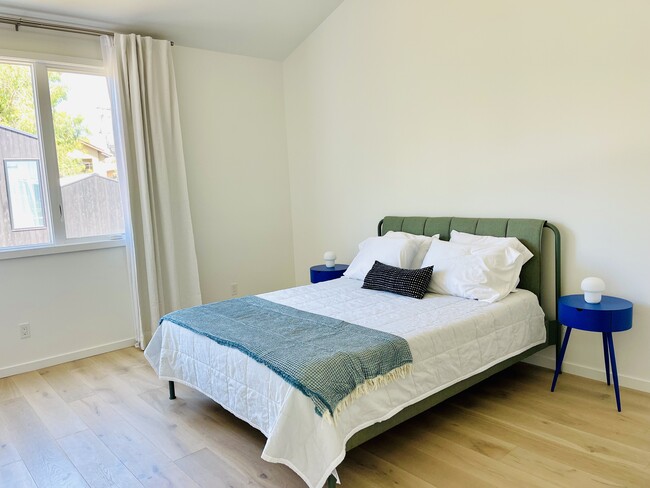 Building Photo - 112 Grandview St