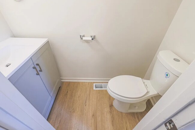 Building Photo - Beautiful 4 Bedroom 1.5 bath Move-In Ready!