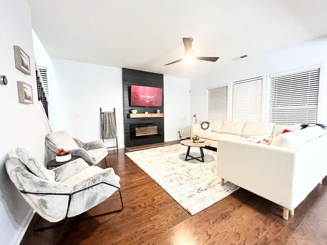 Building Photo - 6036 Barker Landing NE