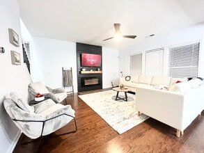 Building Photo - 6066 Barker Landing NE