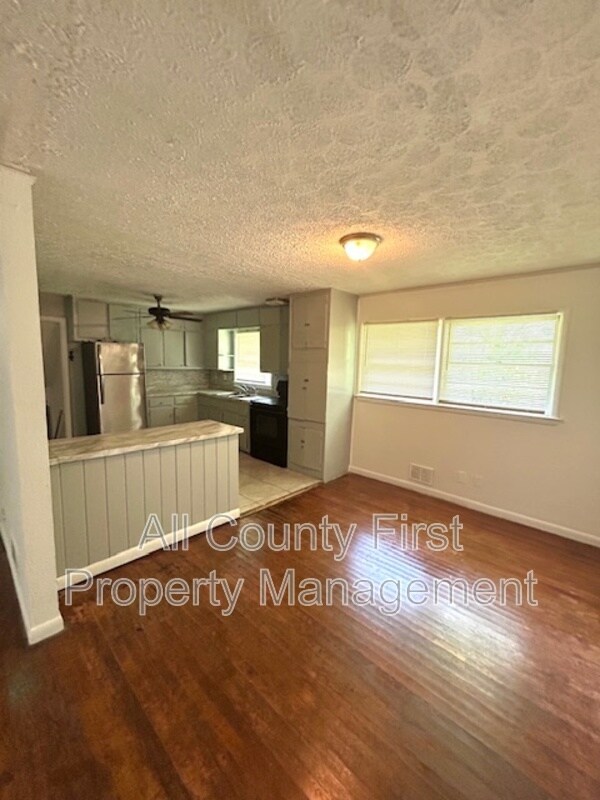 Building Photo - 2323 Belmont Dr