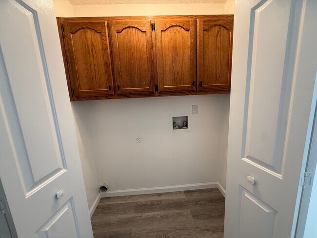 Building Photo - 425 Autumnwood Dr SW