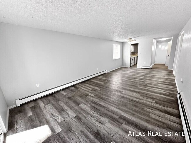 Foto del edificio - 461 El Paso Blvd