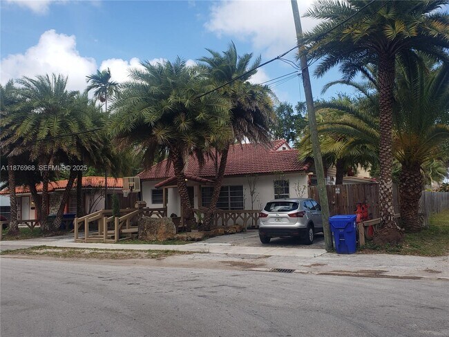 Foto del edificio - 1997 SW 17th Ct