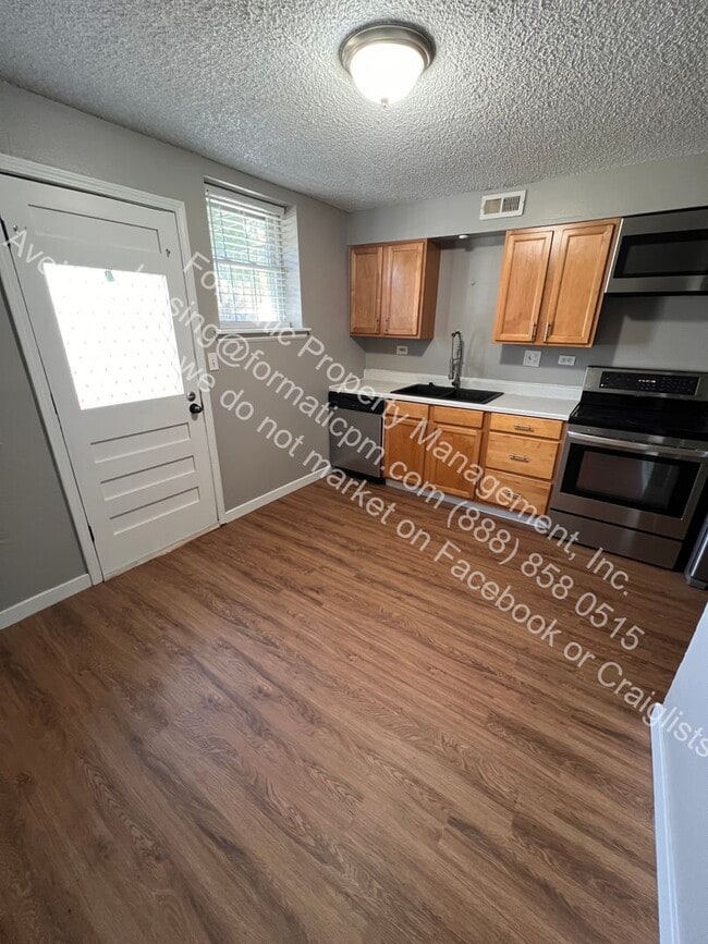 Building Photo - Cat-Friendly Condo with Community Pool and Gated Parking