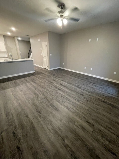 Foto del edificio - 8064 Cecil Dr