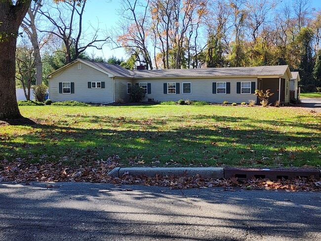 Building Photo - 296 Hockhockson