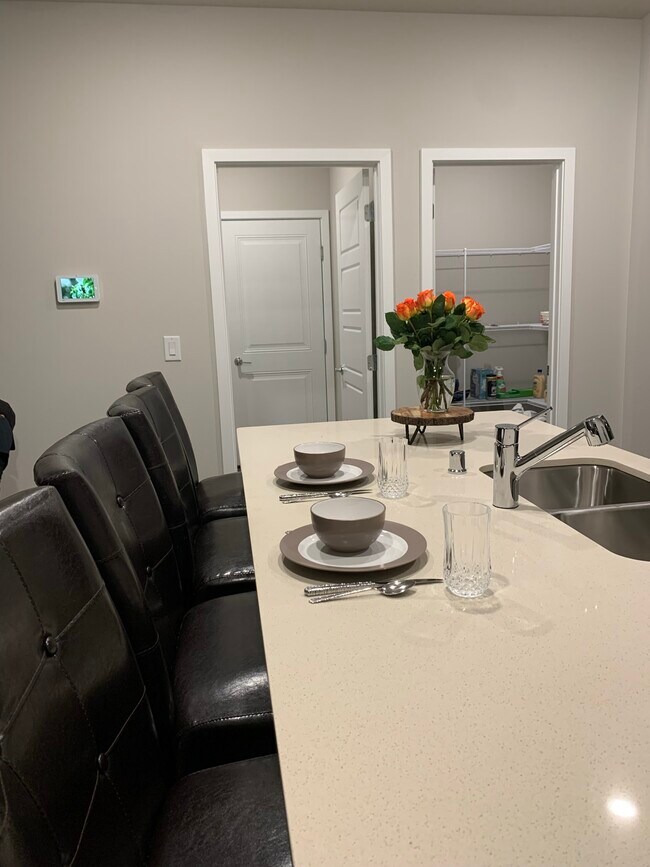 comer en la cocina - 3242 N Stanley Rd