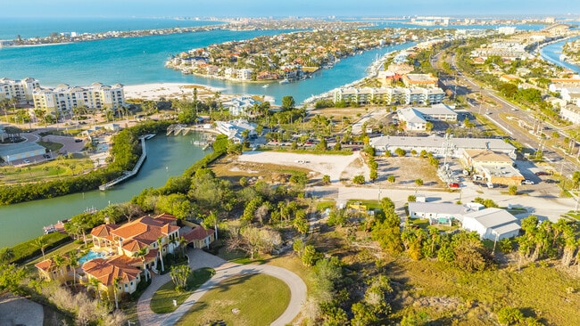 Building Photo - 1363 Oceanview Dr