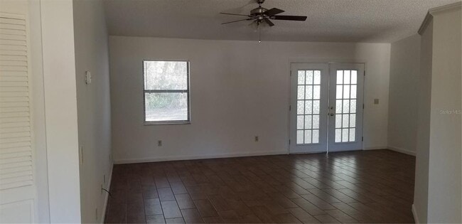 Building Photo - 594 Heather Ln