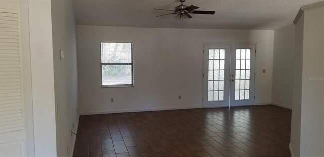 Foto del edificio - 594 Heather Ln