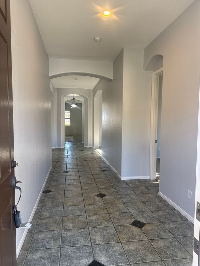 Foto del edificio - Single Story 4 bed 3 bath for Rent in Temeku Hills