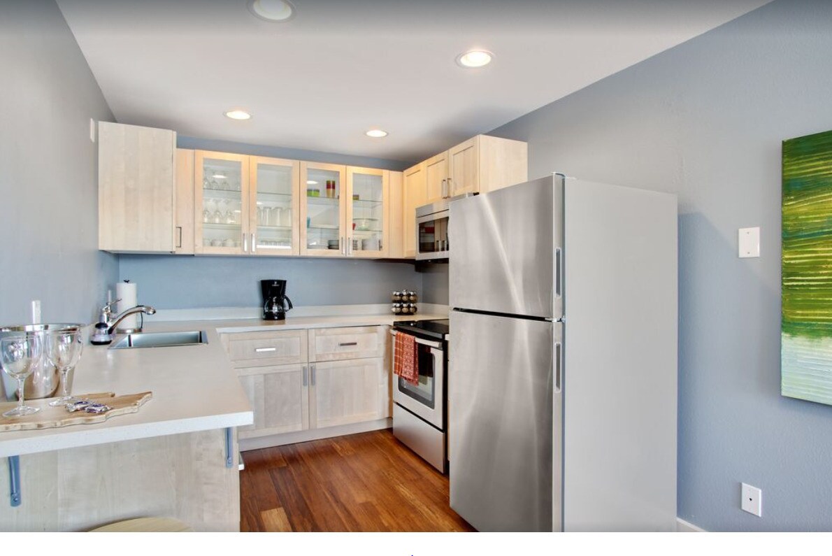 Primary Photo - 3839 Whitman Ave N