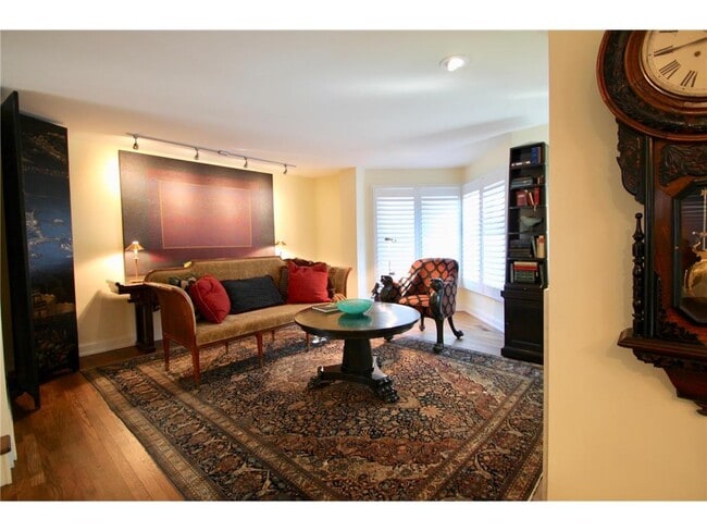 Building Photo - 28 Greenway Gables