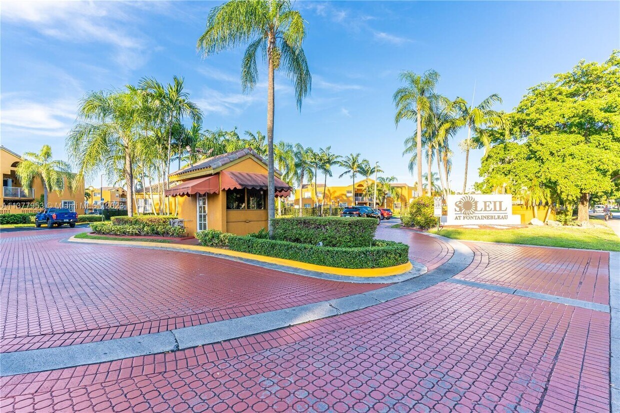Primary Photo - 9715 Fontainebleau Blvd