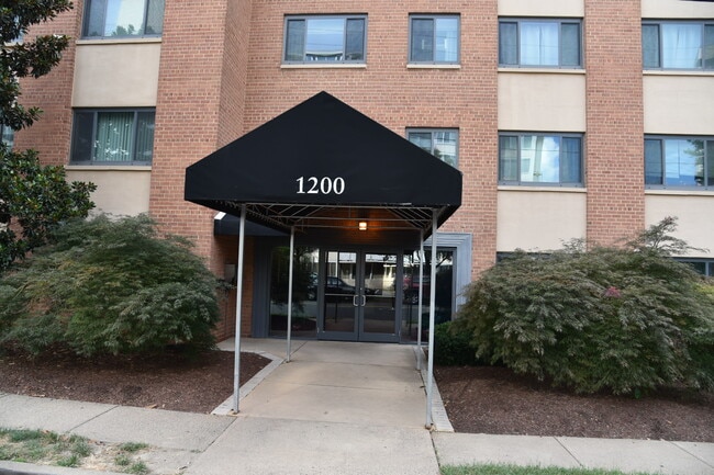 Building Photo - 1200 S Arlington Ridge Rd