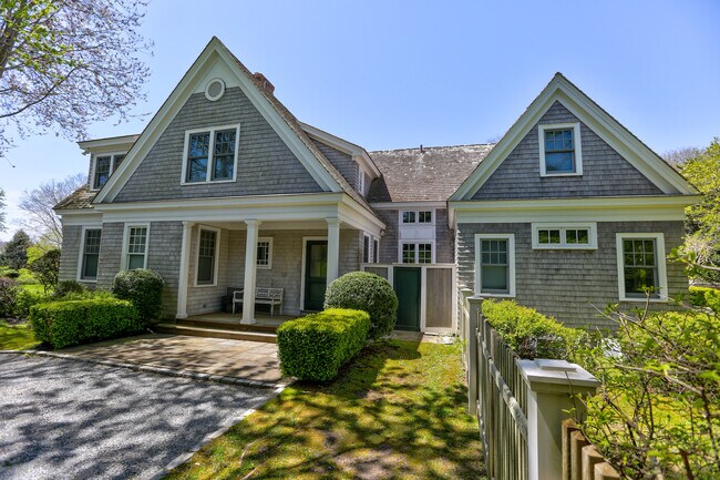 Building Photo - 52 Sagaponack Road