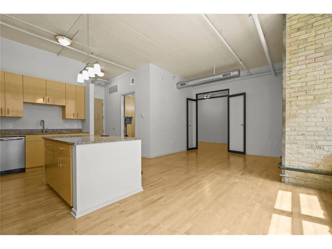 Building Photo - 290 Market St