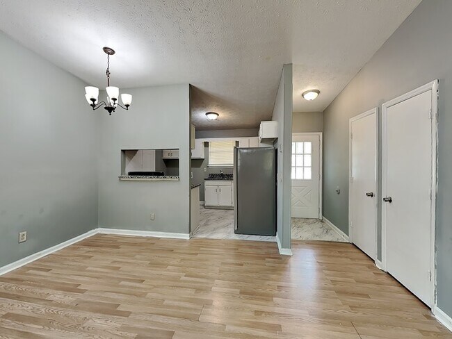 Foto del edificio - 2093 Drake Ct