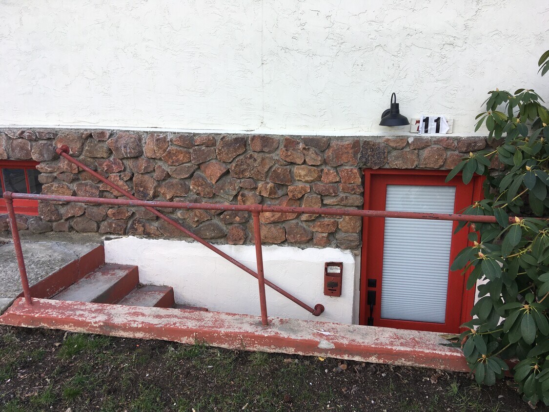 Private entry on Union Street side of building - 930 N 8th Street