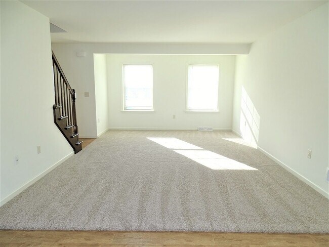Building Photo - 303 Meadow View Dr
