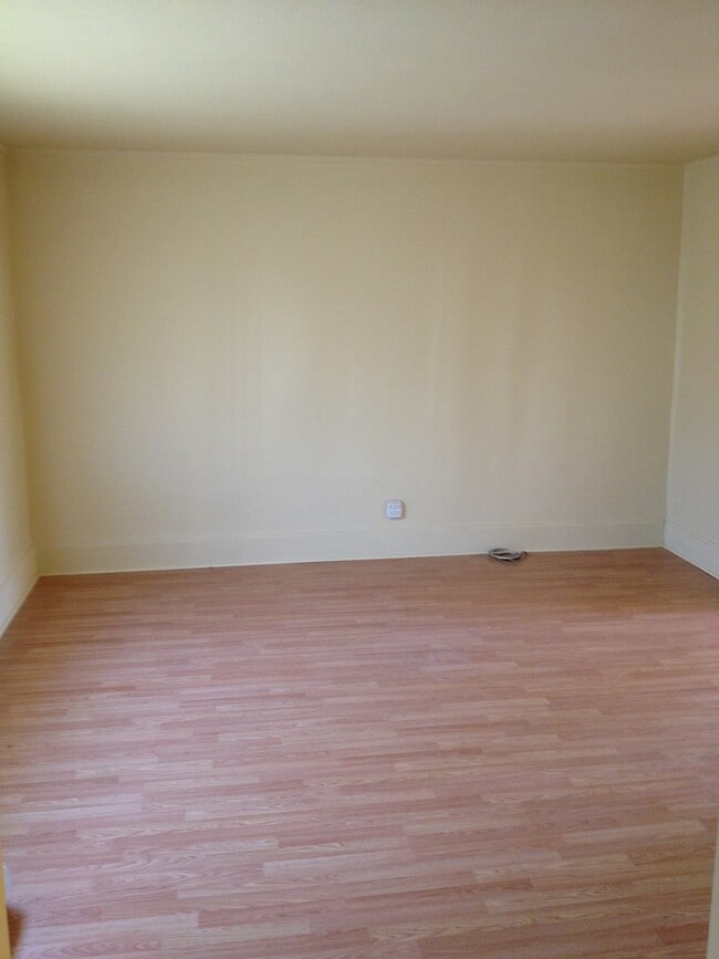 Building Photo - 26 Collins Ave