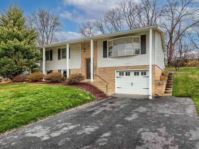 Building Photo - 3 Bedroom Single Family Home in Camp Hill